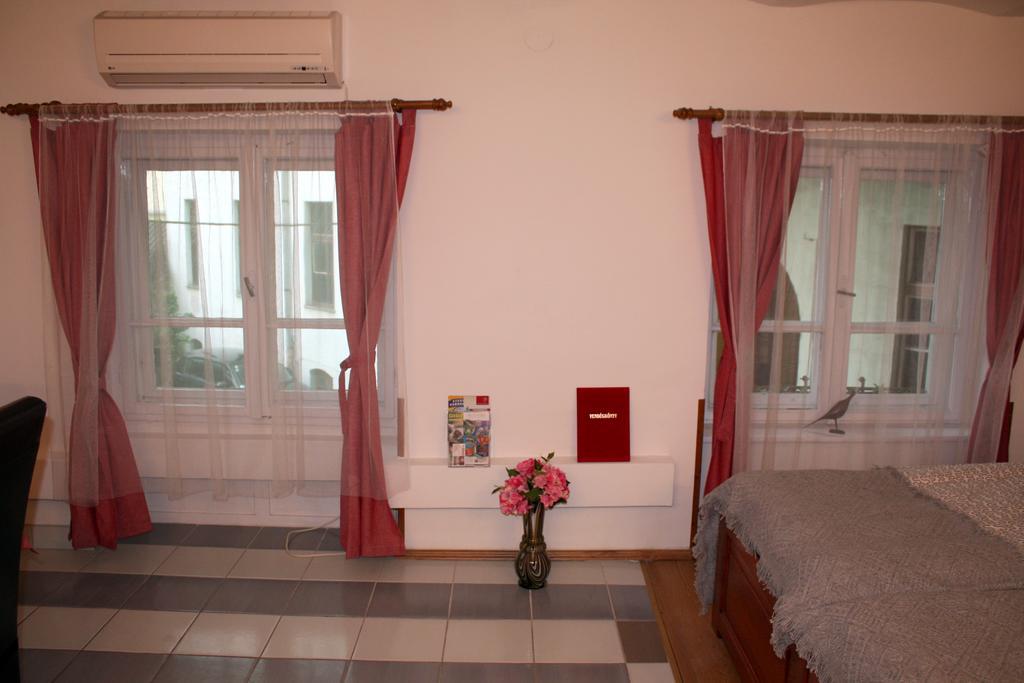 Ferienwohnung Belvaros Anna-Kuti Apartman Szegedin Exterior foto